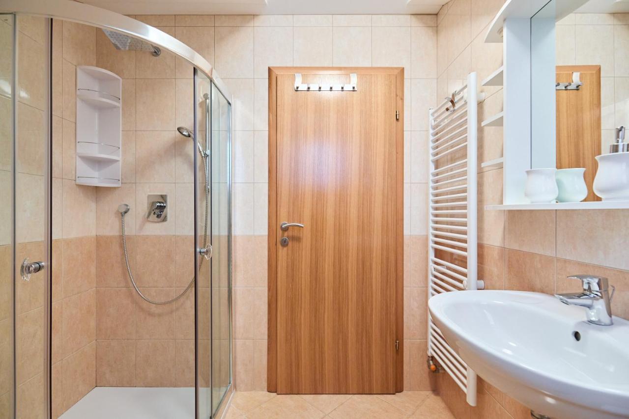 Helton Seaview Apartments Орасац Екстер'єр фото